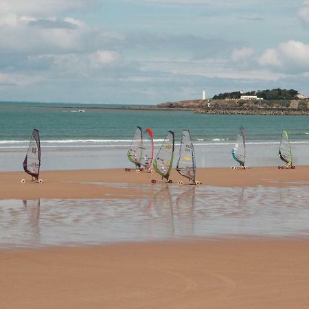 Residence Hotel De La Plage Saint-Gilles-Croix-de-Vie Exteriör bild
